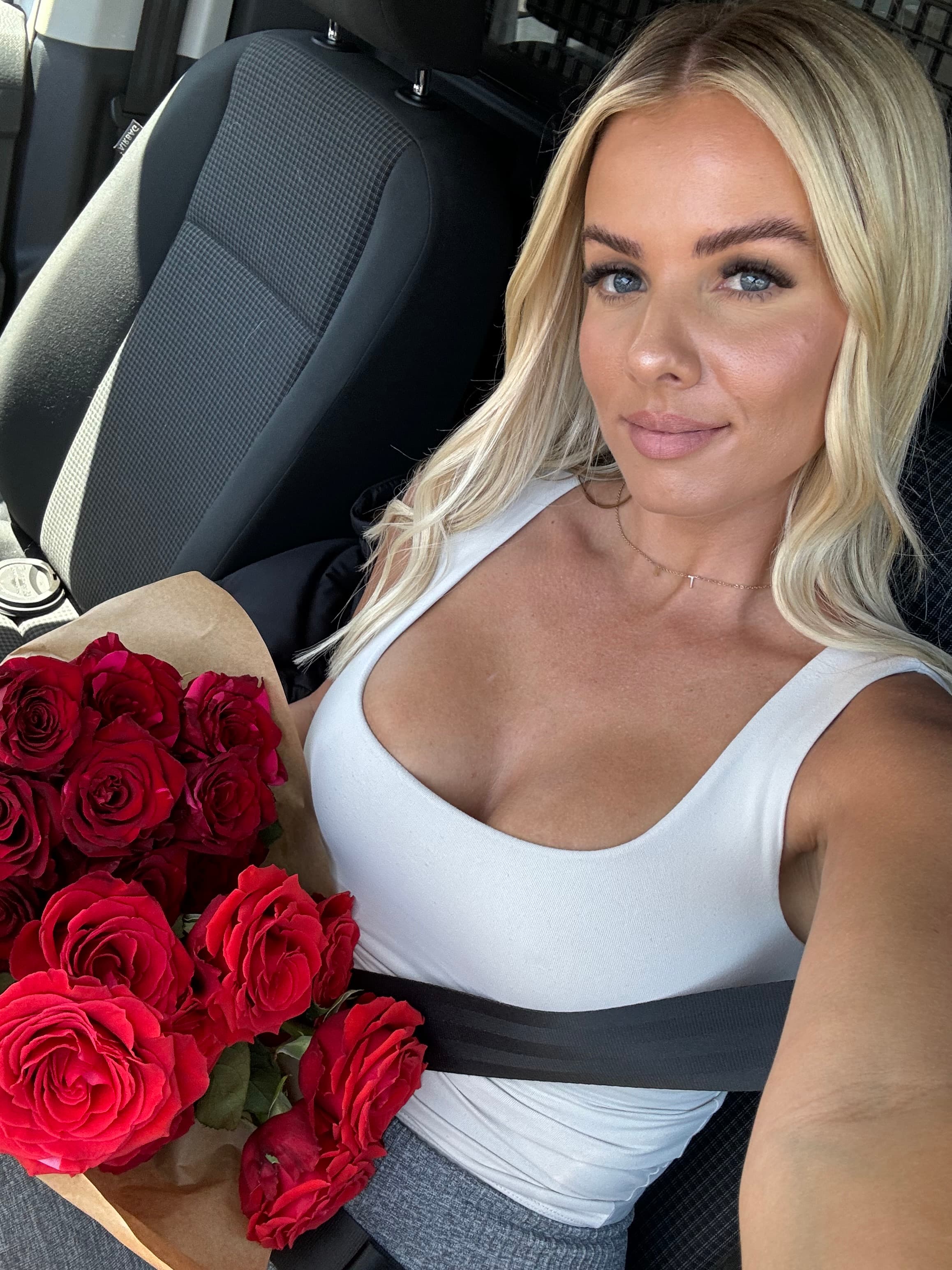 Olivia delivering a bouquet of roses